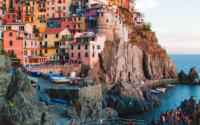 22 Amazing Things To Do In Paris For First-Timers 13 Marais District With Historic Buildings And Cafes