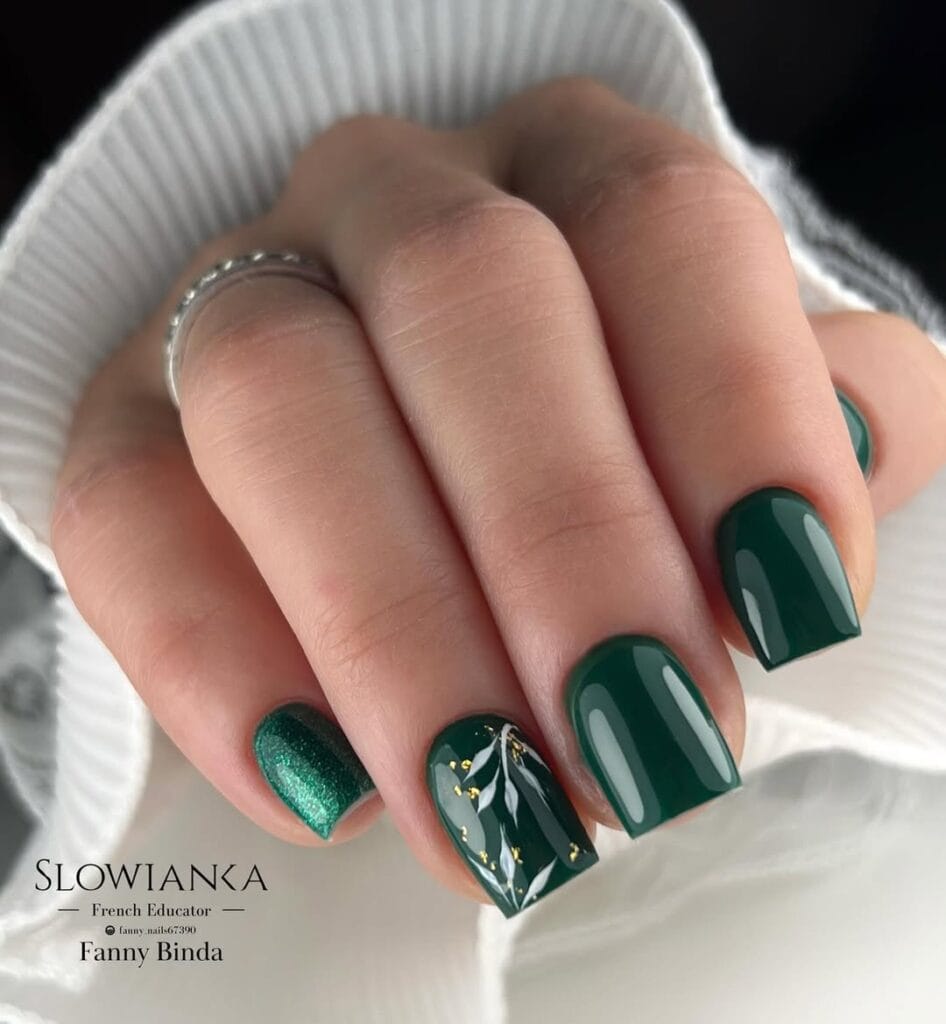 25+ Green Christmas Nail Ideas For A Festive Holiday Look 8 Green Christmas Nails 25 Festive Ideas