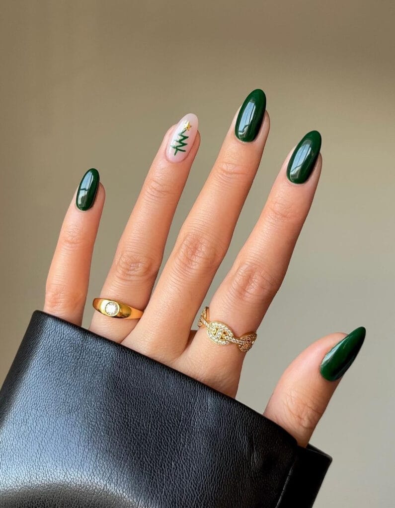 25+ Green Christmas Nail Ideas For A Festive Holiday Look 2 Green Christmas Nails