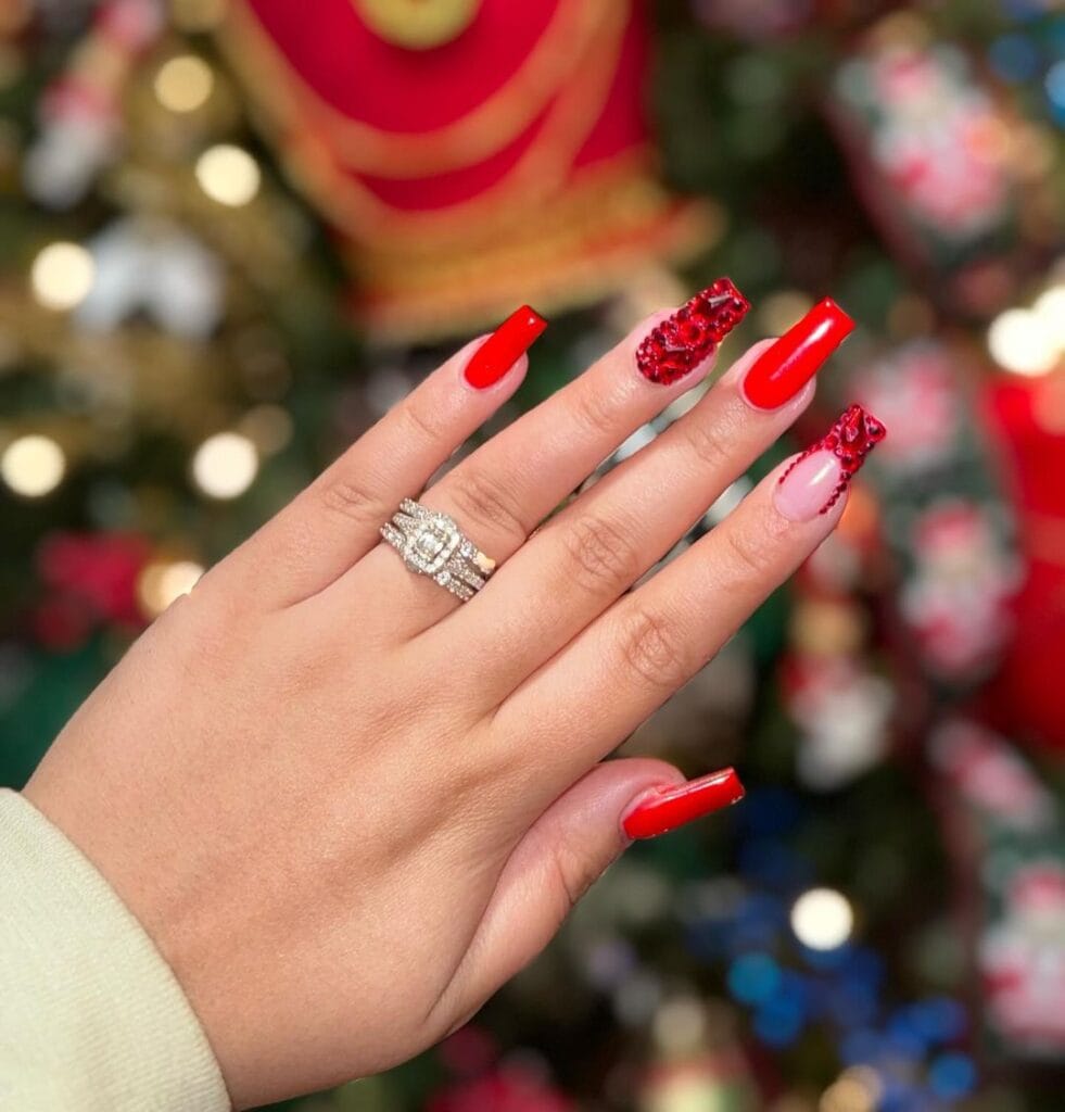 25+ Red Christmas Nails That'Ll Make You Feel Festive Af 24 Red Christmas Nails 14
