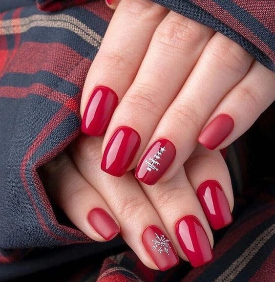 25+ Red Christmas Nails That'Ll Make You Feel Festive Af 16 Red Christmas Nails 7
