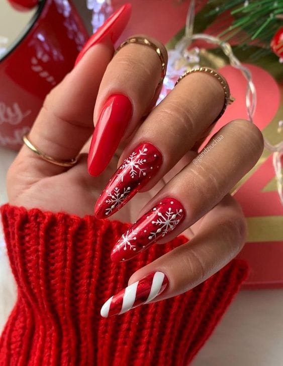 25+ Red Christmas Nails That'Ll Make You Feel Festive Af 7 Red Christmas Nails Dark